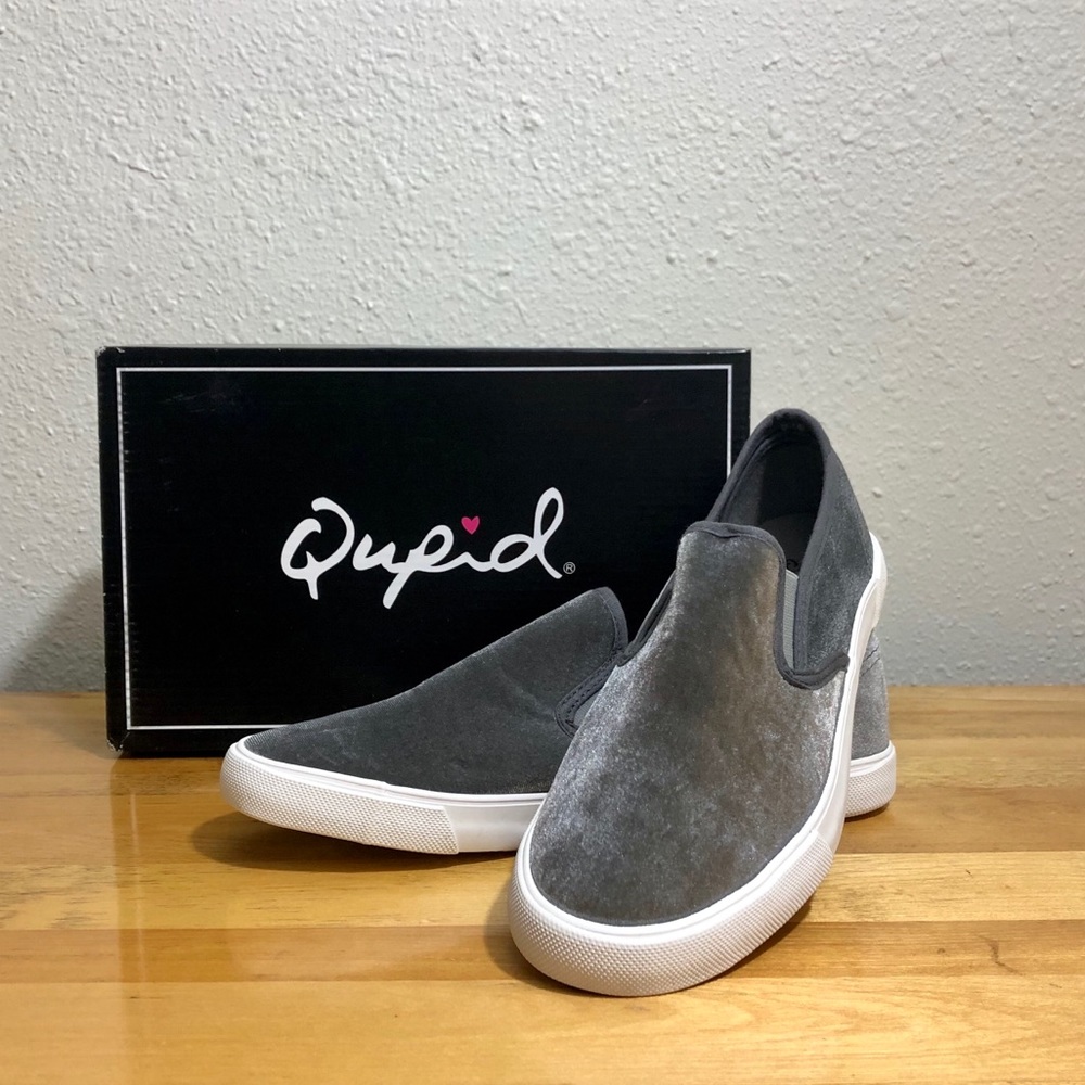NWT Qupid Joie Grey Velvet Slip Ons Size 9